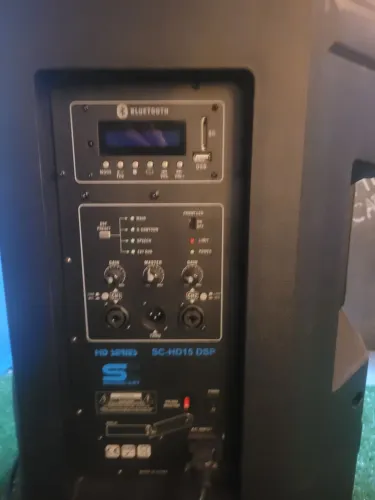 CAIXA DE SOM ATIVA HD15 NOVA