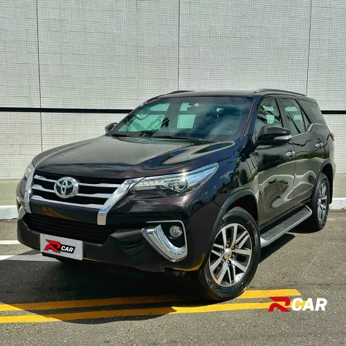 Toyota Hilux SW4 SRX 4X4 2.8 TDI 16V Dies. Aut. 2017