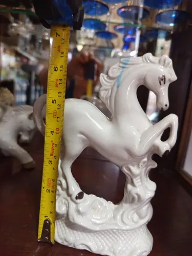 4 Cavalos bibelôs em louça modelos variados. Visite meu perfil,+ itens a venda