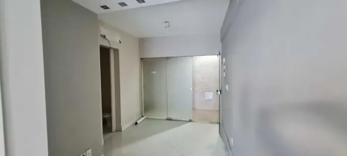 Sala em andar alto no coração de Copacabana!