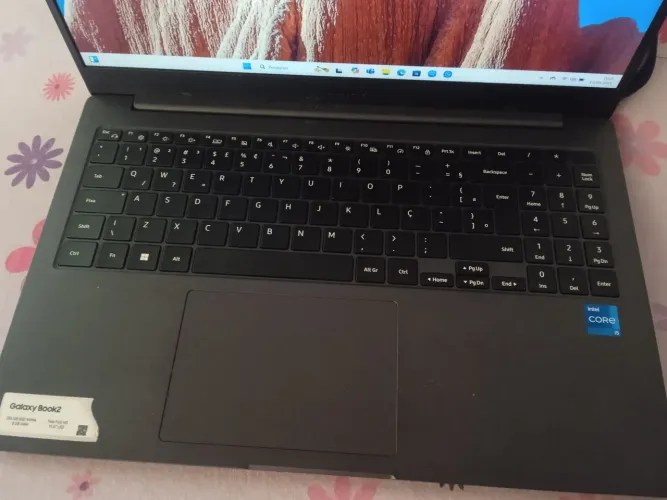Vendo notebook Samsung ótimo para usa no trabalho perfeito estado usado poucas vezes..