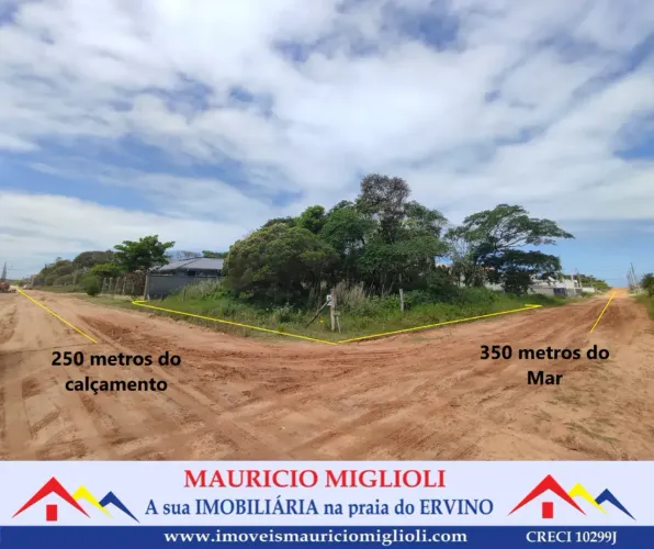 Lote de esquina Próximo ao mar na Praia do Ervino