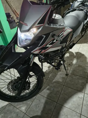 Vendo troco XRE 2019 l emplacada até 09/2027 golpista fora leia o anúncio