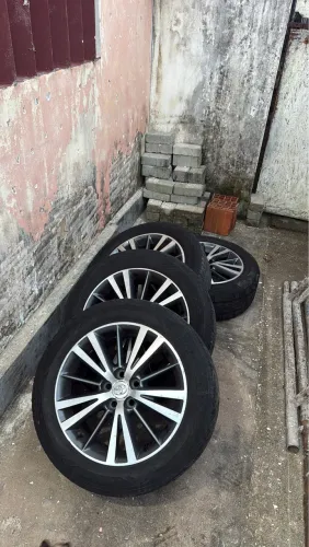 Rodas do Corolla aro 16 ?