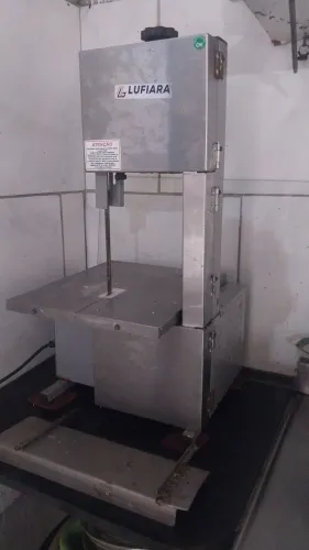 Serra de fita para pequeno açougue ou cosinha industrial