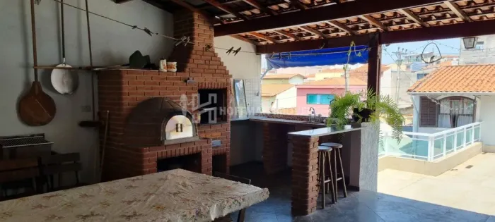Sobrado no bairro Mauá com muito espaço.