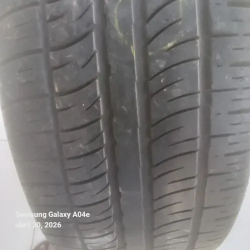 Excelente pneu 255/45 r20 