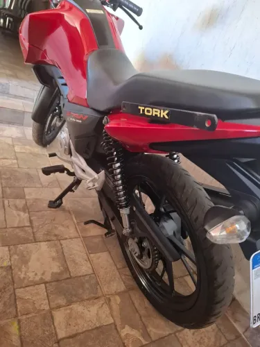 Tai uma moto de único dono todas as revisões feita na Honda a cada mil km bem conservado!