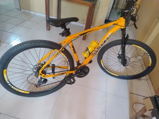 Bicicleta aro 29, só tem 4 meses de uso, foi usada poucas vezes.