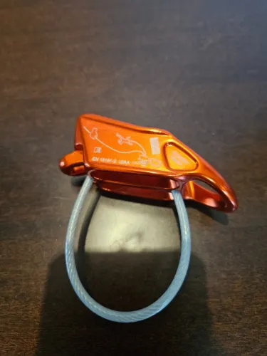 Petzl Reverso descensor tipo atc