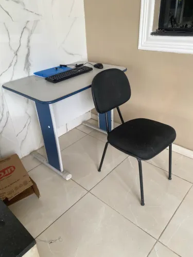 Mesa e cadeira para COMPUTADOR