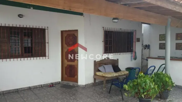 Casa em Rua Pirajuí - Travessão - Caraguatatuba/SP