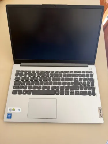 VENDO Notebook Lenovo IdeaPad1. Pouco usado.  Valor: 1.300,00