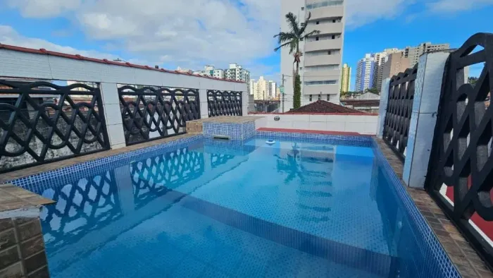 Sobrado Isolado na Guilhermina | 3 Quartos | 3 Banheiros | Piscina | 3 Vagas | Aceita Fina