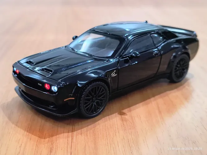 Dodge Challenger Hellcat Escala 1/32