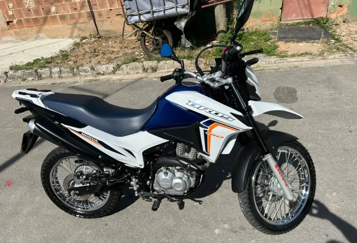 Vendo bros 160 2023 moto muito nova