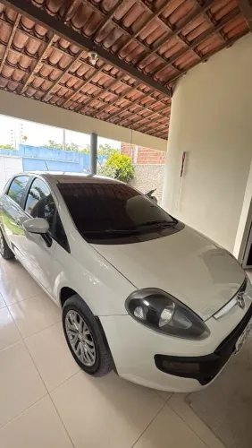 Fiat Punto Attractive 1.4 Fire Flex 8V 5P 2014