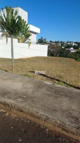 Terreno disponível para venda no bairro Vigilato Pereira em Uberlândia - MG.