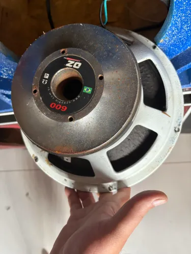 Caixa de som automotivo