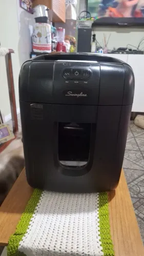 Fragmentadora de papel automático SwingLine 130X preta