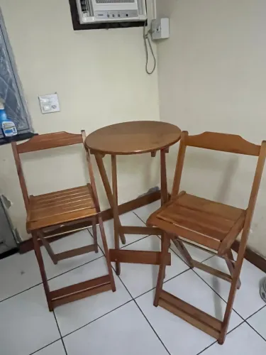 Conjunto de mesa e cadeiras dobráveis madeira