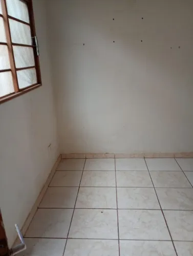 Aluga-se casa no bairro taveiropolis