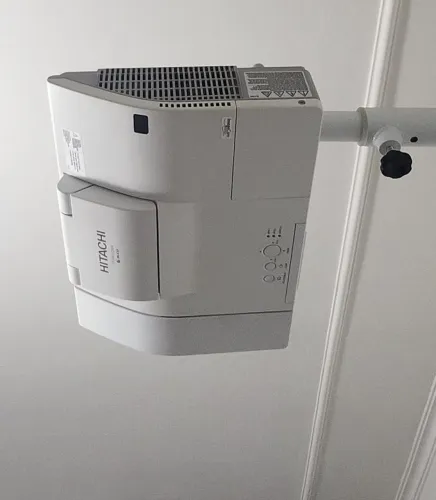 Projetor Hitachi braço curto