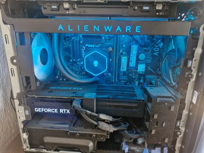 Alienware Aurora R15 Intel i9 13ª Geração RTX 4070Ti 32GB RAM