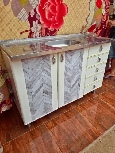 Balcao aço com a pia inox conservados