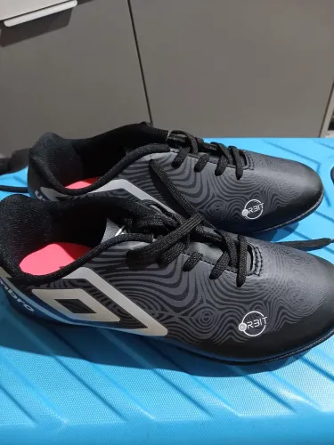 Chuteira umbro