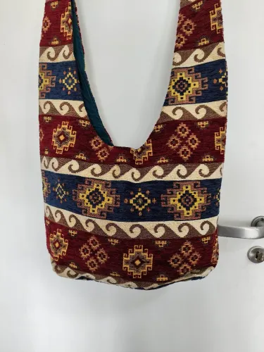 Bolsa transversal boho estampa geométrica