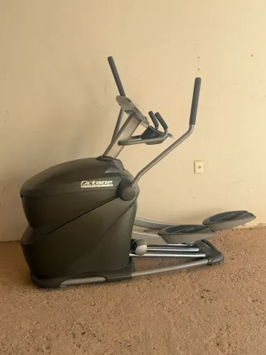Elíptico octane profissional