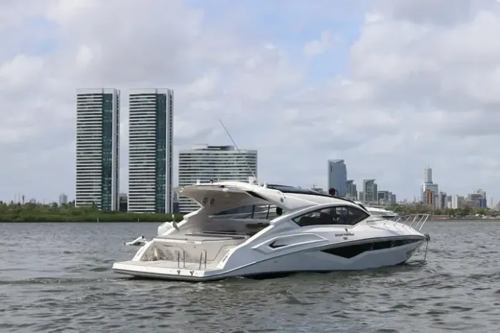 Royal Mariner RM 460 HT 46 Pés | 566 Horas | 2x MerCruiser 8.2L 380HP | Impecável