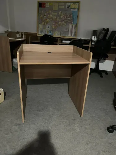 Mesas para estudo e trabalho em MDF