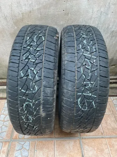 Vendo dois pneus usados bons 205/65R15 R$150 cada