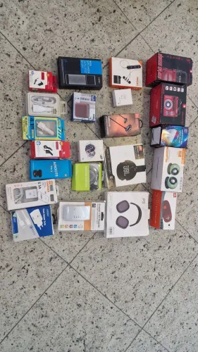 25 itens diversos carregadores fones caixas de som e outros
