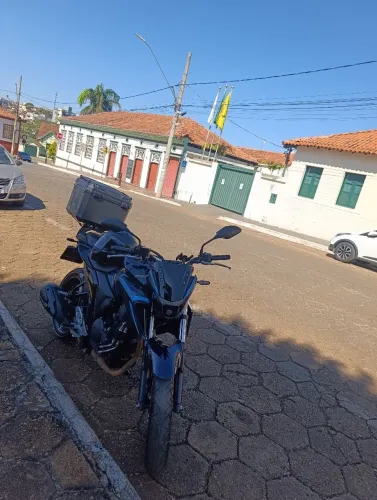 Fz25 25/26 Azul, bem conservada, revisões em dias.