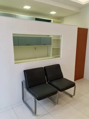 Loco Ponto comercial de aproxim. 30 m², mobiliado, salas, banheiro e copa, Jacarecanga