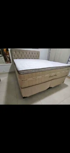 Colchão King e base novo