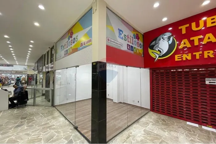 Loja de esquina com excelente visibilidade no Shopping Santa Cruz