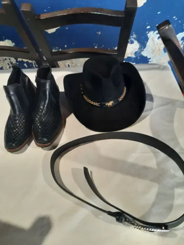 Kit bota, chapéu e cinto