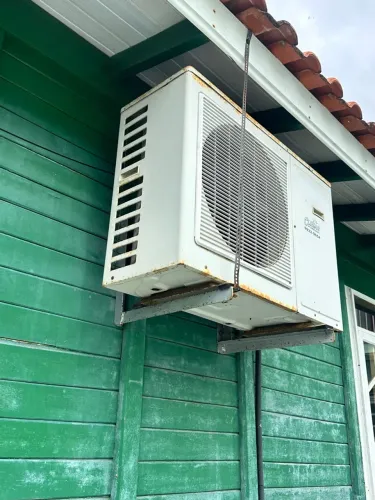 Ar condicionado Gree 24.000 BTUs 220V completo, funcionando e gelando