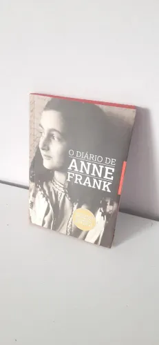 Livro O Diário De Anne Frank Edição Ilustrada Editora Pé Da Letra