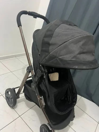Carrinho e bebê conforto