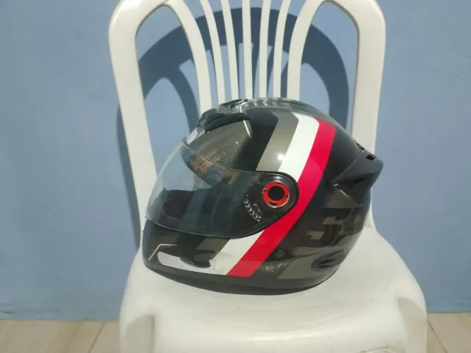 Capacete