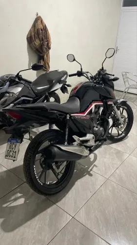 Titan 160 zera, e toda certinha.