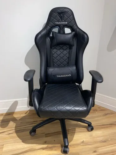 Cadeira Gamer ThunderX3 com rodinhas em gel