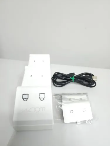 Base Carregadora Dupla para Xbox One e Series + 2 Baterias