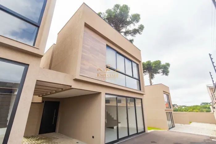 SOBRADO A VENDA EM SANTA FELICIDADE COM 3 QUARTOS