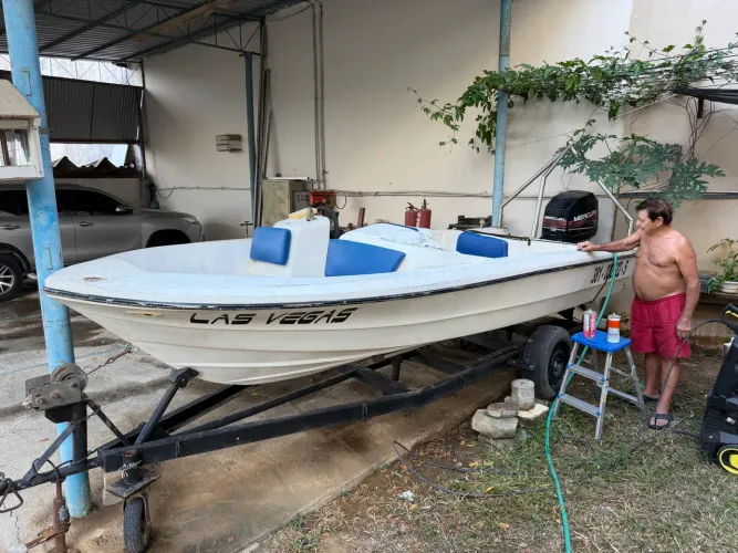 Lancha 16 pés motor 75hp Mercury - preparada pra Wakeboard